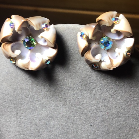 Mother Of Pearl Hand Crafted Necklace & Sea Shell and Rhinestones Earrings - Picture 11 of 12